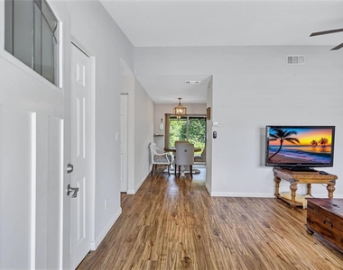 504 7th Street Se - Photo Thumbnail 4