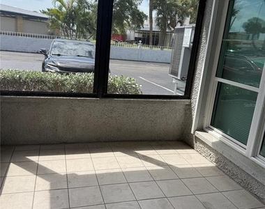 171 Medallion Boulevard - Photo Thumbnail 1