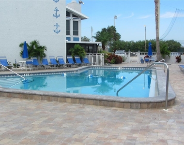 171 Medallion Boulevard - Photo Thumbnail 4