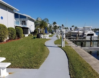 171 Medallion Boulevard - Photo Thumbnail 7