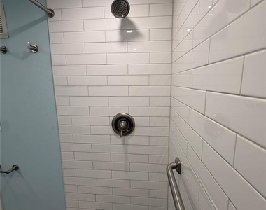 171 Medallion Boulevard - Photo Thumbnail 14