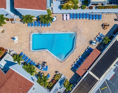 171 Medallion Boulevard - Photo Thumbnail 8