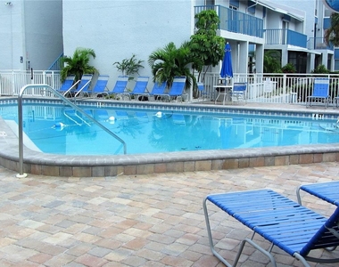 171 Medallion Boulevard - Photo Thumbnail 5