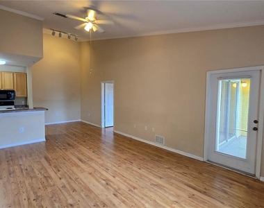 10211 Courtney Palms Boulevard - Photo Thumbnail 3