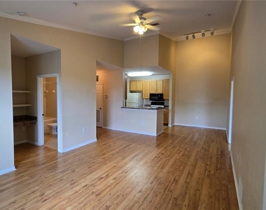 10211 Courtney Palms Boulevard - Photo Thumbnail 4