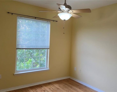 10211 Courtney Palms Boulevard - Photo Thumbnail 13