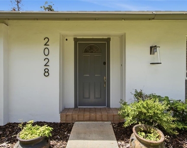 2028 Sussex Road - Photo Thumbnail 2