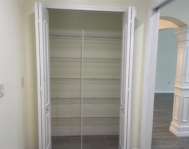 208 Missouri Avenue - Photo Thumbnail 9