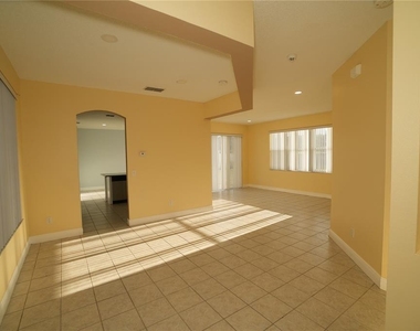 2560 Sage Drive W - Photo Thumbnail 3