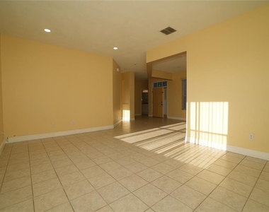 2560 Sage Drive W - Photo Thumbnail 6