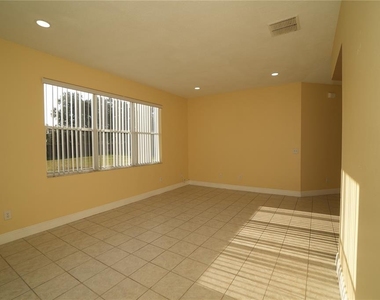 2560 Sage Drive W - Photo Thumbnail 5