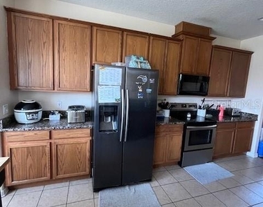 806 Lost Grove Circle - Photo Thumbnail 10