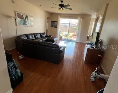 806 Lost Grove Circle - Photo Thumbnail 7