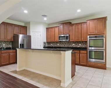 660 Fanning Drive - Photo Thumbnail 16