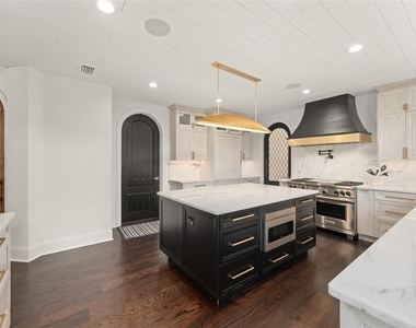 5243 Isleworth Country Club Drive - Photo Thumbnail 18