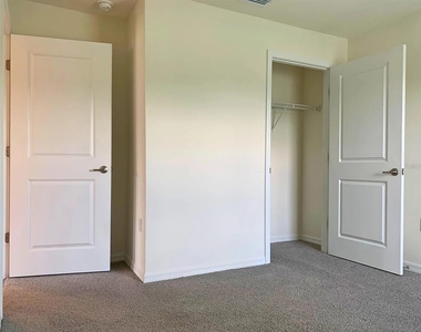 3234 Evenmore Way - Photo Thumbnail 10