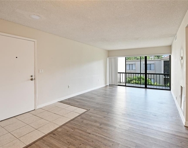 3282 S Semoran Boulevard - Photo Thumbnail 4