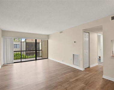 3282 S Semoran Boulevard - Photo Thumbnail 3