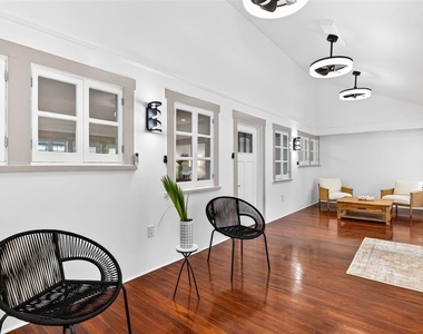 1330 Cherry Street Ne - Photo Thumbnail 3