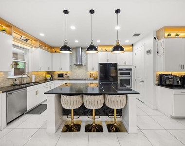 8109 Ludington Circle - Photo Thumbnail 2