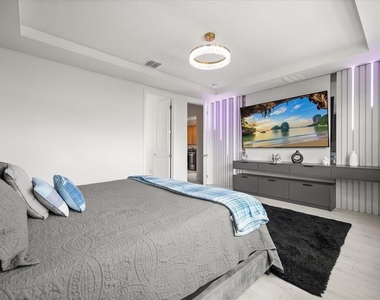 8109 Ludington Circle - Photo Thumbnail 31