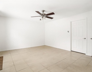 13815 Fairway Island Drive - Photo Thumbnail 10