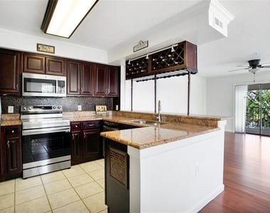13815 Fairway Island Drive - Photo Thumbnail 8
