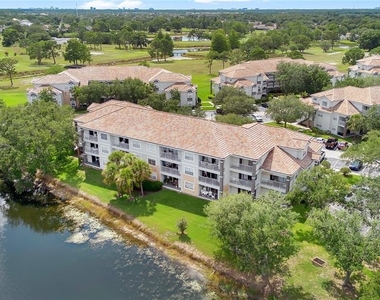 13815 Fairway Island Drive - Photo Thumbnail 17
