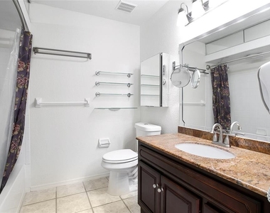13815 Fairway Island Drive - Photo Thumbnail 14