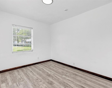 611 Marion Street - Photo Thumbnail 2