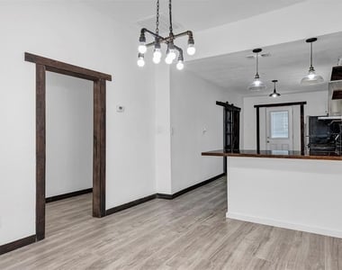 611 Marion Street - Photo Thumbnail 13