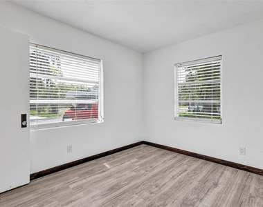 611 Marion Street - Photo Thumbnail 5