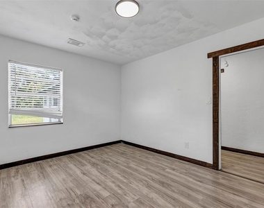 611 Marion Street - Photo Thumbnail 8