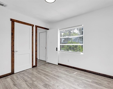 611 Marion Street - Photo Thumbnail 4