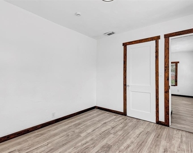 611 Marion Street - Photo Thumbnail 3
