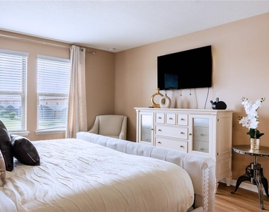 8894 Geneve Court - Photo Thumbnail 17