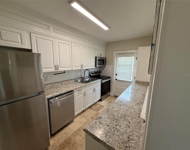 534 W Osceola Street - Photo Thumbnail 8