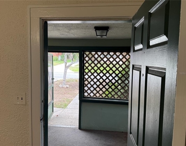 534 W Osceola Street - Photo Thumbnail 3