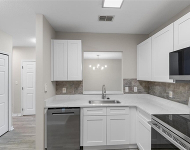 522 Villa Del Sol Circle - Photo Thumbnail 3