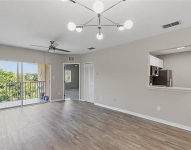 522 Villa Del Sol Circle - Photo Thumbnail 4