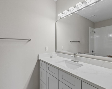 522 Villa Del Sol Circle - Photo Thumbnail 16