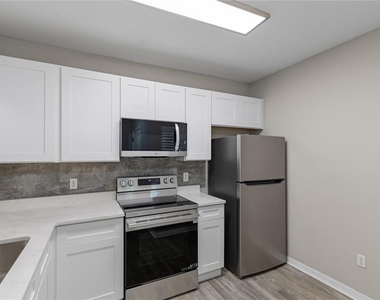 522 Villa Del Sol Circle - Photo Thumbnail 2