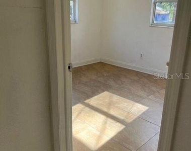 1227 Se 19th Terrace - Photo Thumbnail 9