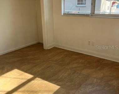 1227 Se 19th Terrace - Photo Thumbnail 10