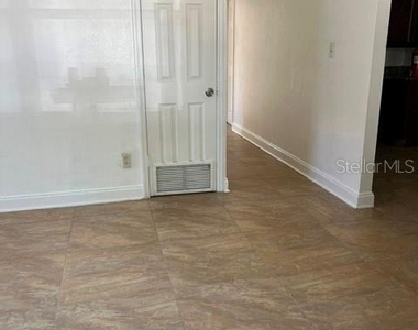 1227 Se 19th Terrace - Photo Thumbnail 4