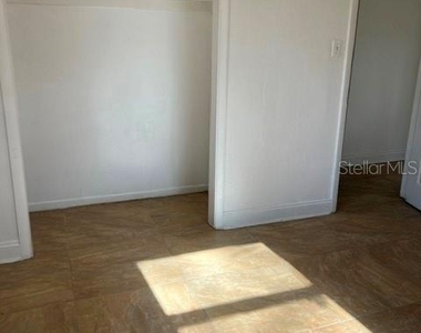 1227 Se 19th Terrace - Photo Thumbnail 8