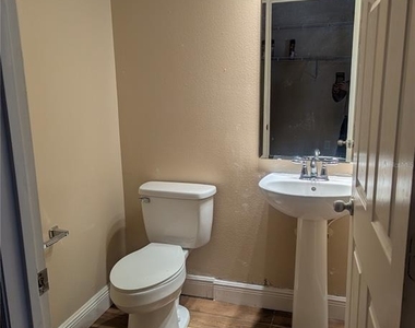 1628 Strthmore Circle - Photo Thumbnail 30
