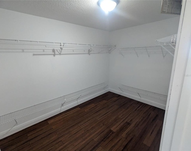 1628 Strthmore Circle - Photo Thumbnail 12
