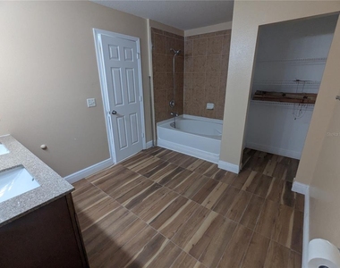 1628 Strthmore Circle - Photo Thumbnail 13