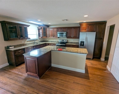 1628 Strthmore Circle - Photo Thumbnail 4